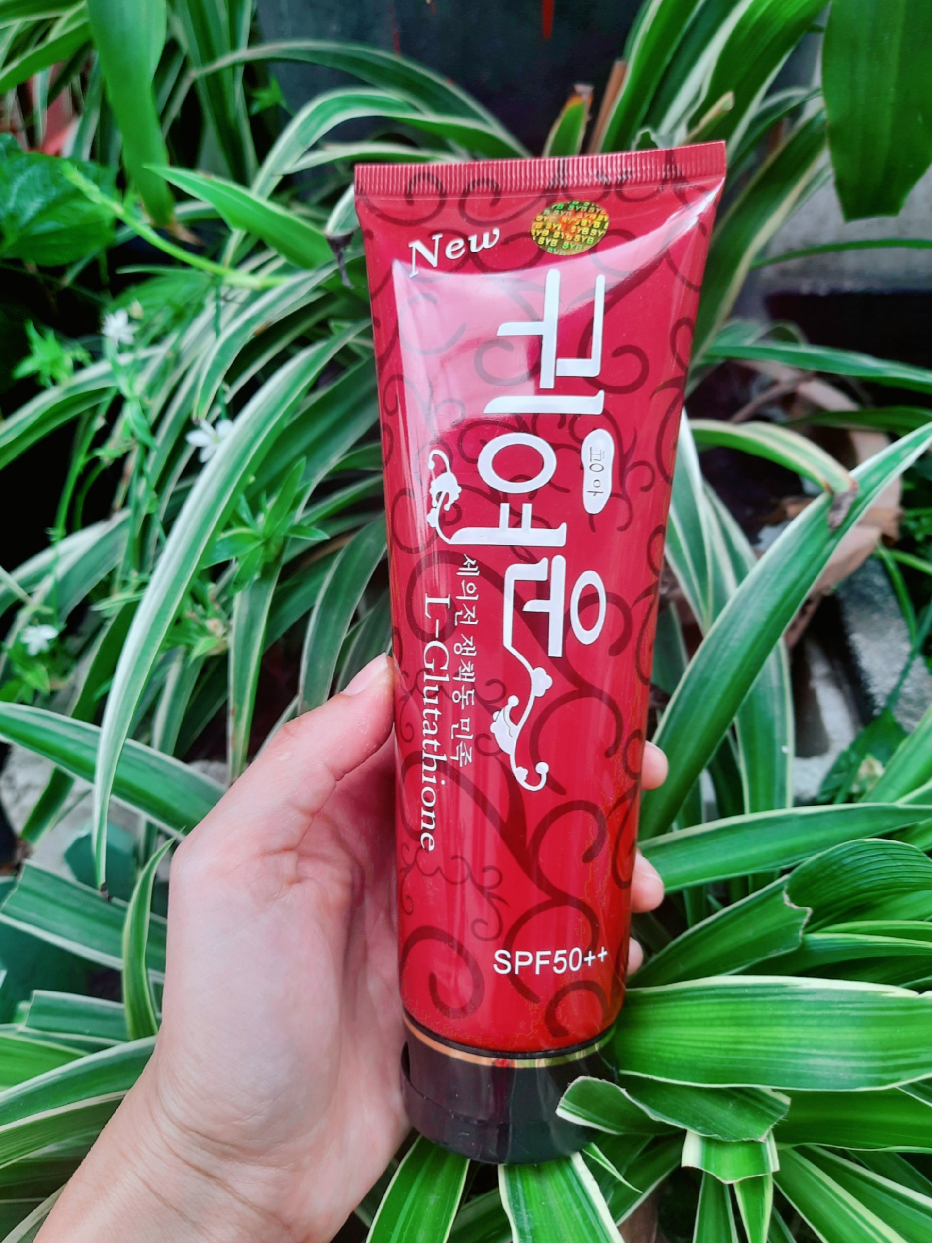 [SALE] Dưỡng Trắng Da Cao Cấp  L-Glutathione Moist Whitening Lotion 300g SPF 50++