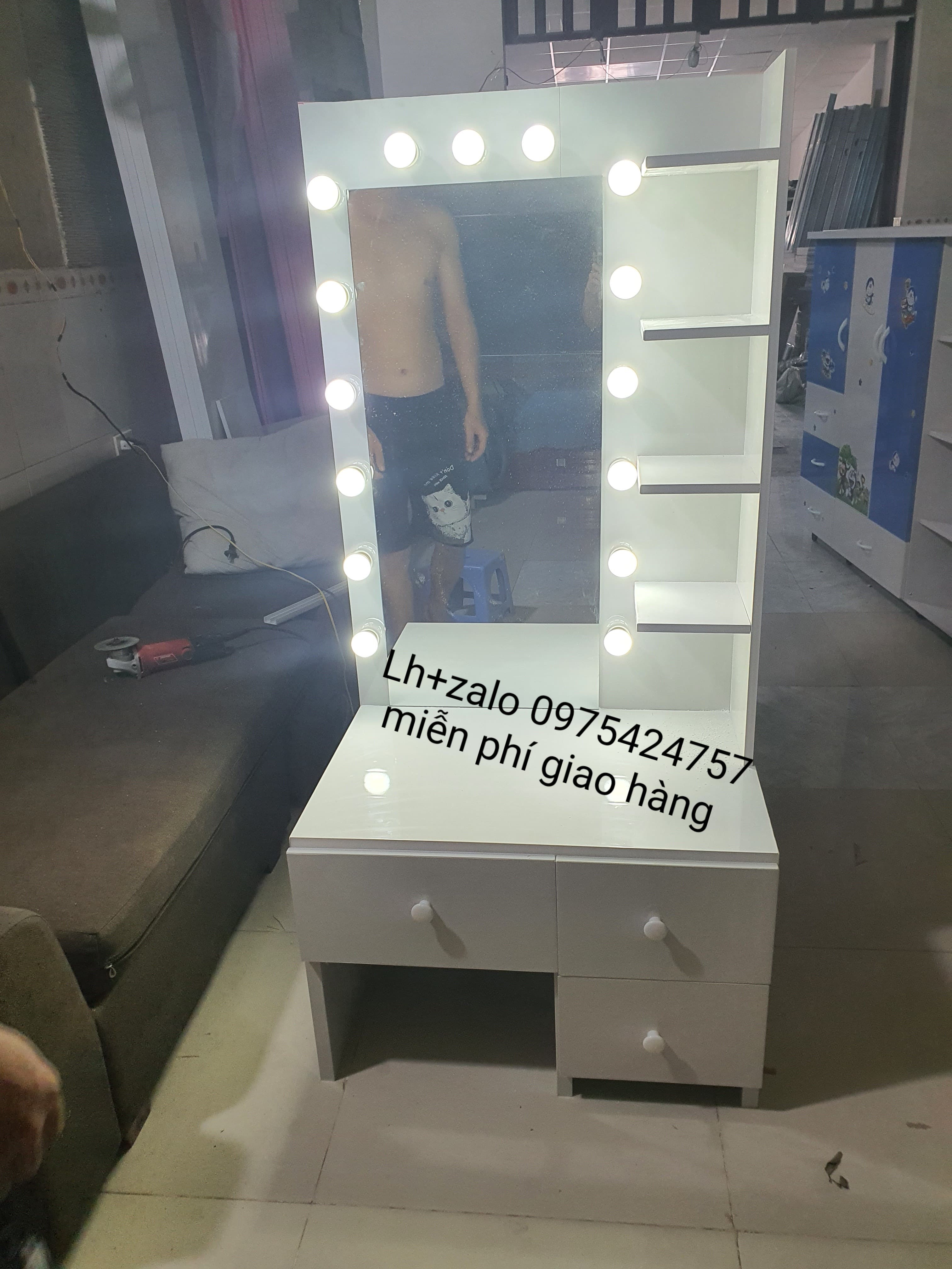 bàn trang điểm có đèn freeship