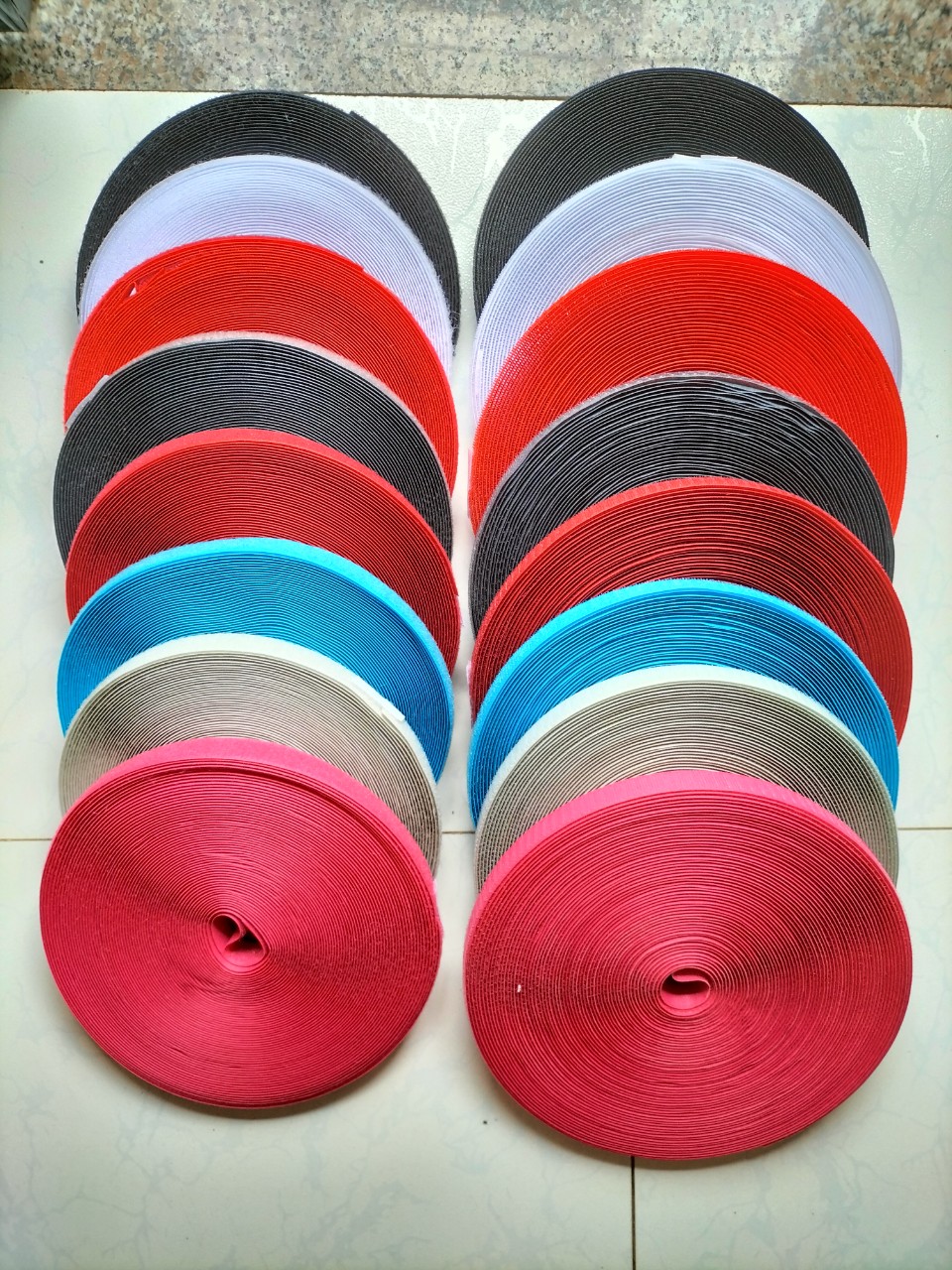 Velcro Dán xé, Băng dính gai, khóa nhám, Băng gai dính 2cm hiệu HOOK & LOOP 1 mét đôi nhiều màu