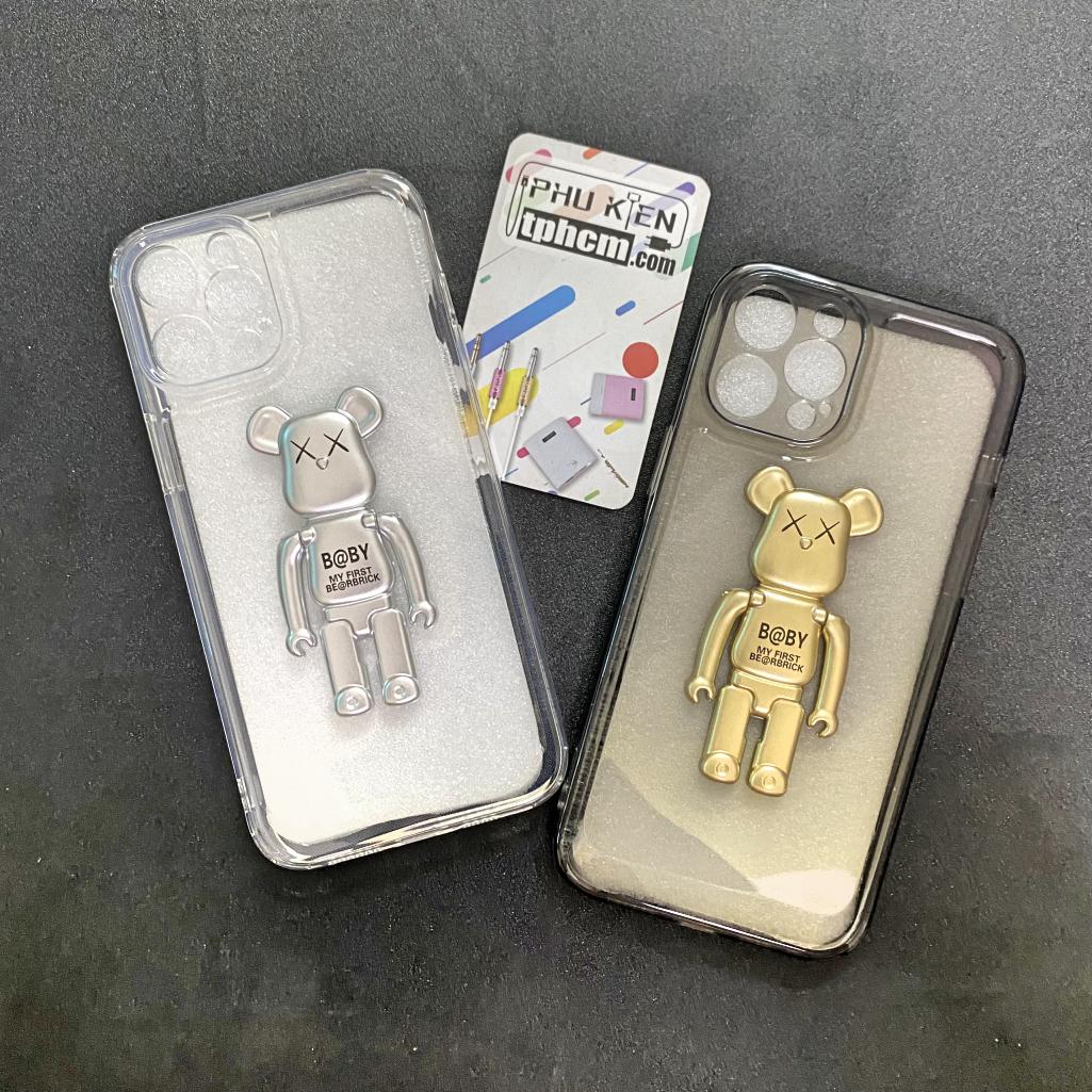 Ốp lưng iphone 12 pro max dẻo trong bearbrick có giá đỡ