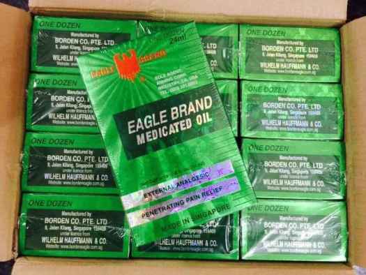 Dầu gió nước xanh 2 nắp Singapore