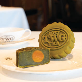 Bánh Trung Thu MATCHA TWG Vùng Uji Nhân Sen Trắng, Trứng Muối (160 Gram)