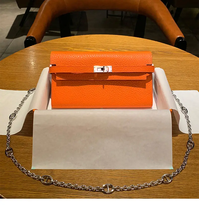 kelly wallet with chain