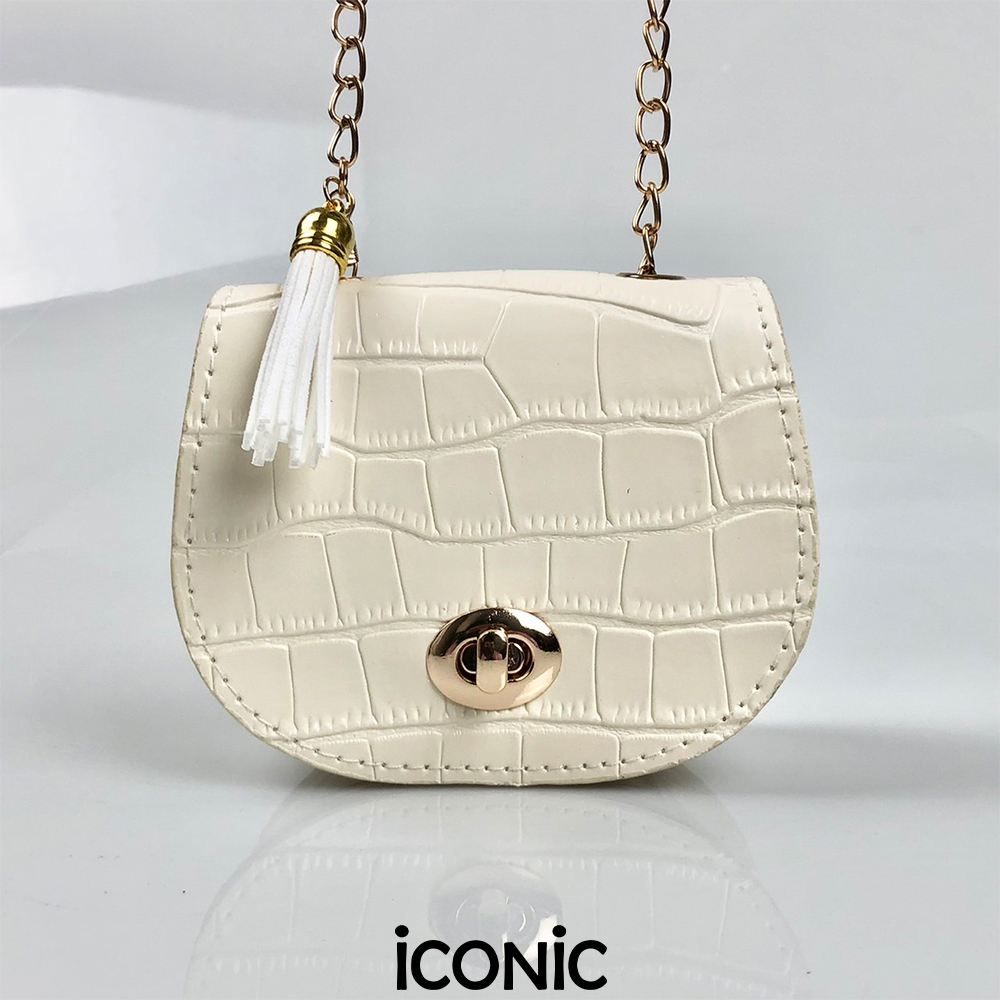 iCONiC WHITE CELEB CROSS OVER BAG #6696 กระเป๋าผญ สะพาย สายโซ่ หนังปั้มลาย ตกแต่งพู่ กระเป๋าโซ่ กระเป๋าใบเล็ก กระเป๋าสายโซ่ กระเป๋าหนัง ราคา 1,253 บาท*ส่งฟรี