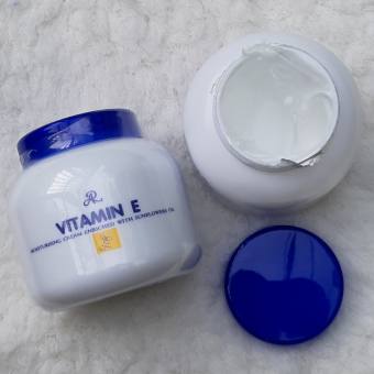 Kem dưỡng trắng da Vitamin E ngọc trai sữa non & lúa mạch 200ml Thái Lan