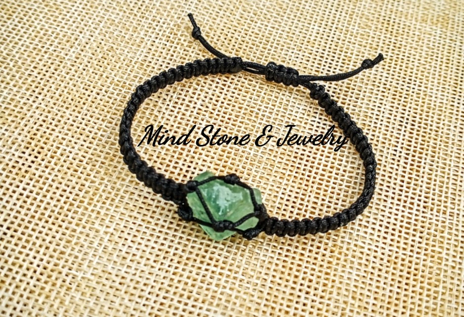 Vòng tay đá flourite xanh bạc hà đan macrame