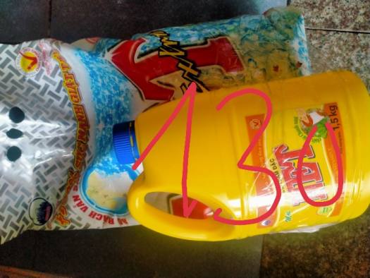 Bột giặt và nước rửa chén