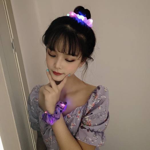 (HOT)Dây Buộc Tóc Scrunchies Phát Sáng kiểu Hàn Quốc Siêu Cute Bằng VảiCó Đèn Led Phát Sáng Trong Đêm Siêu Đẹp Dây Thun Co Giãn