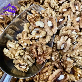 Nhân óc chó nếp vàng, óc chó giấy loại 1, đã tách vỏ. Óc chó sống sấy khô từ óc chó tươi rừng Hà Giang, làm sữa hạt