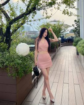 Set Áo Croptop Cổ Vest Quấn Chéo Eo + Chân Váy (Có lót quần)