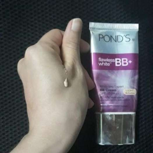 Kem nền che khuyết điểm BB Pond’s