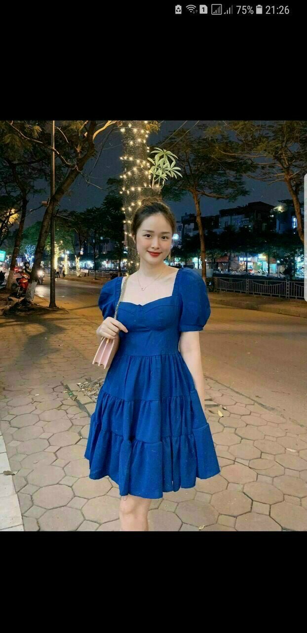 Đầm lụa nhún tầng có mút ngực tay bồng cổ vuông siêu dễ thương