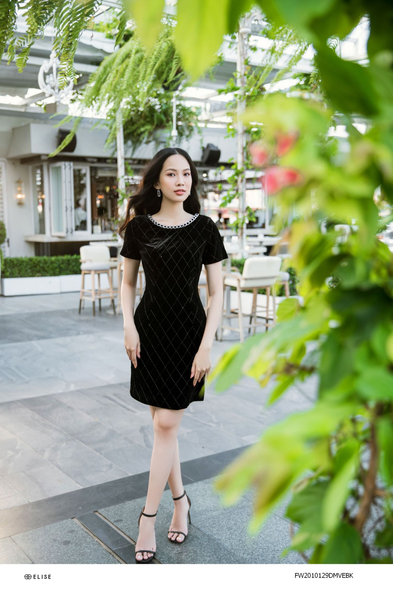 Đầm nhung đen cổ xích thiết kế Elise FW2010129DMVEBK