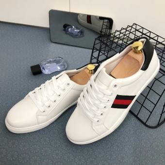 Giày thể thao nam sọc đỏ, sọc xám lên chân cực đẹp