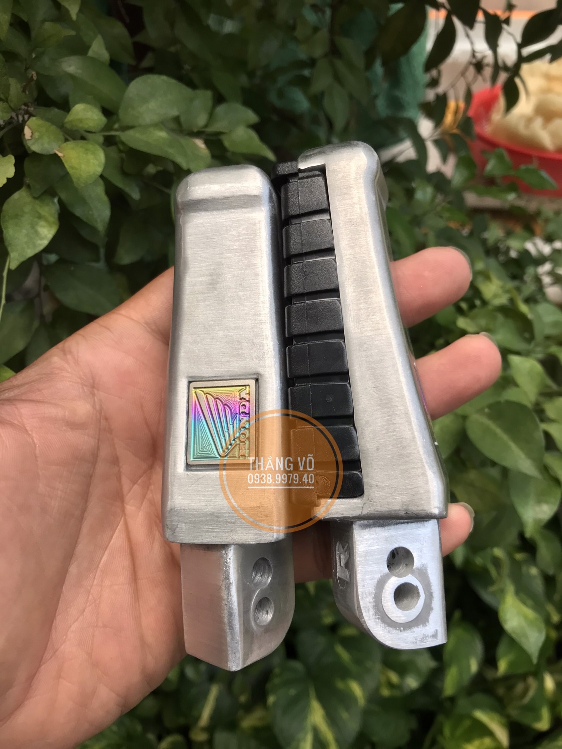 Gác chân cánh chim Honda, Gác chân nhôm Honda cánh chim tặng tem Titan lắp Vario Vision Airblade Wave Dream Winner