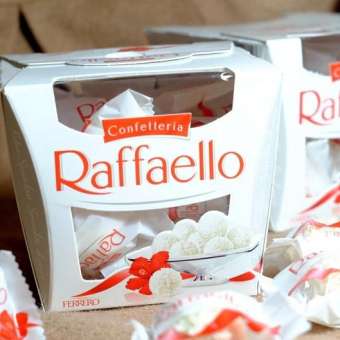 Socola phủ dừa Ferrero Confetteria Raffaello Đức 150g - Date T7/2023