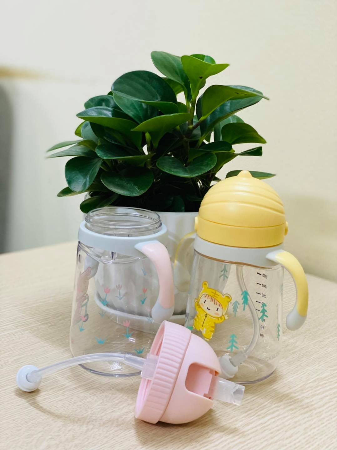 Bình nước có ống hút lock&lock nhựa tritan cực an toàn/ abf683 yel 350ml/ kèm dây đeo màu vàng/ nhựa tritan chịu nhiệt 110 độ c