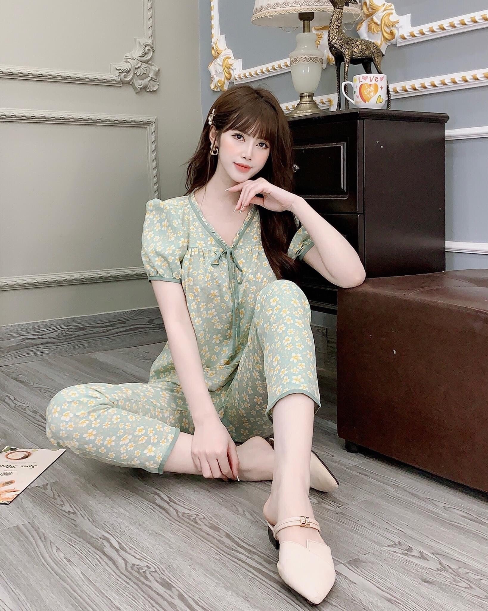 Set bộ lụa hoa nhí 100d cổ tim đính nơ điệu đà