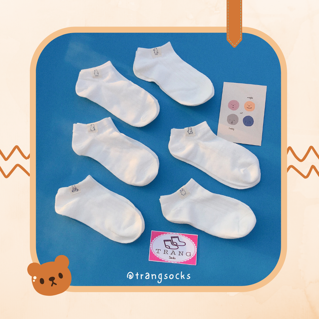 Tất ngắn cổ màu trắng có mác gấu cute