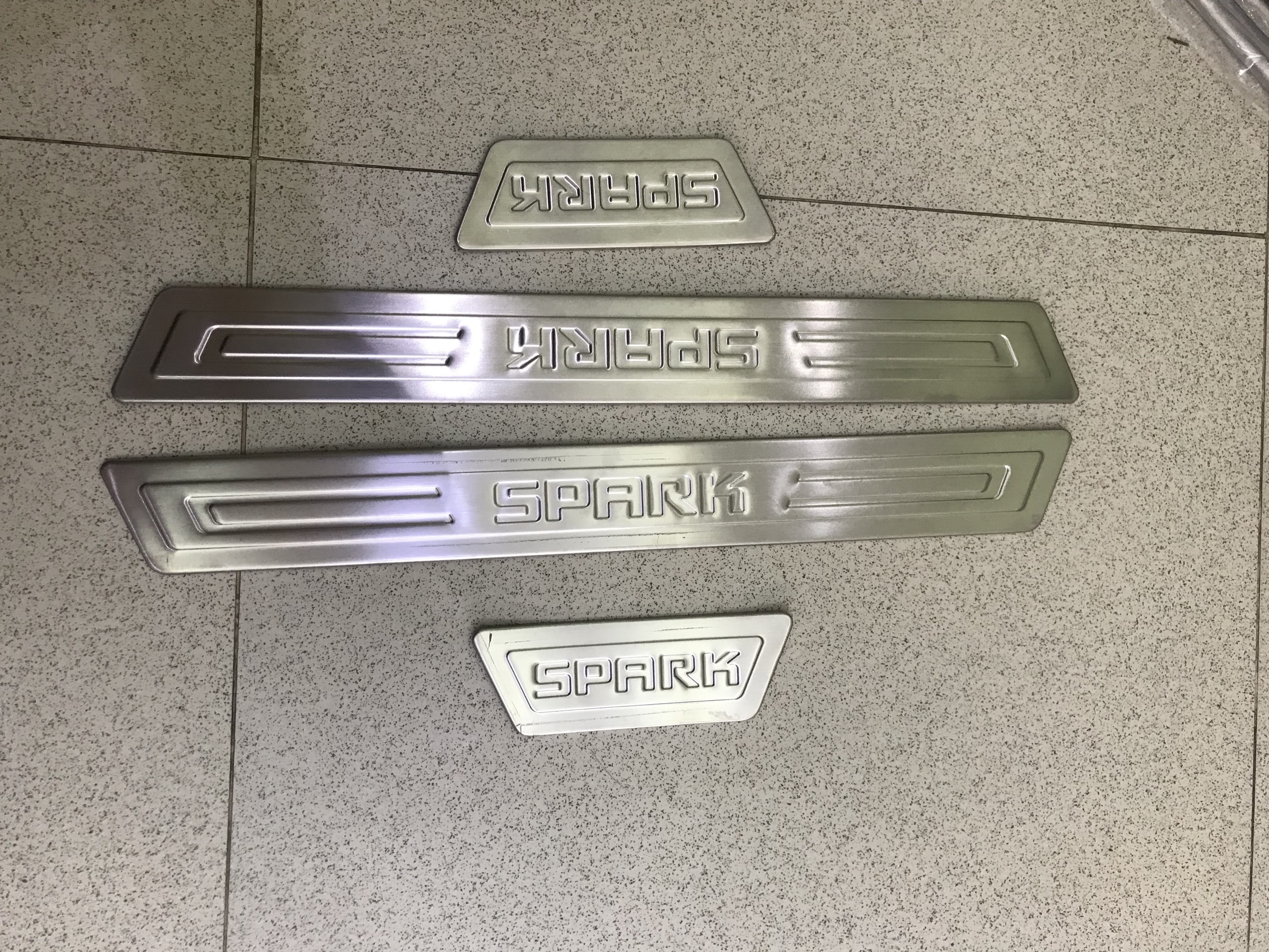 Bộ Nẹp Bước chân ngoài Inox xe Chevrolet Spark form 2009-2021