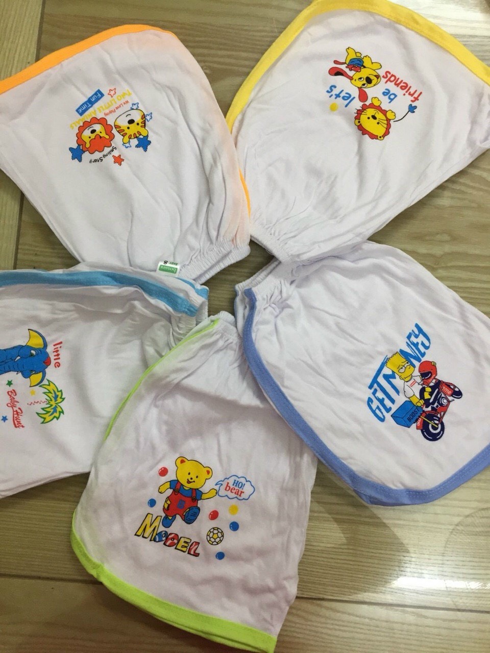 Combo 5 quần đùi Bossini in hình sọc thể thao cho bé sơ sinh