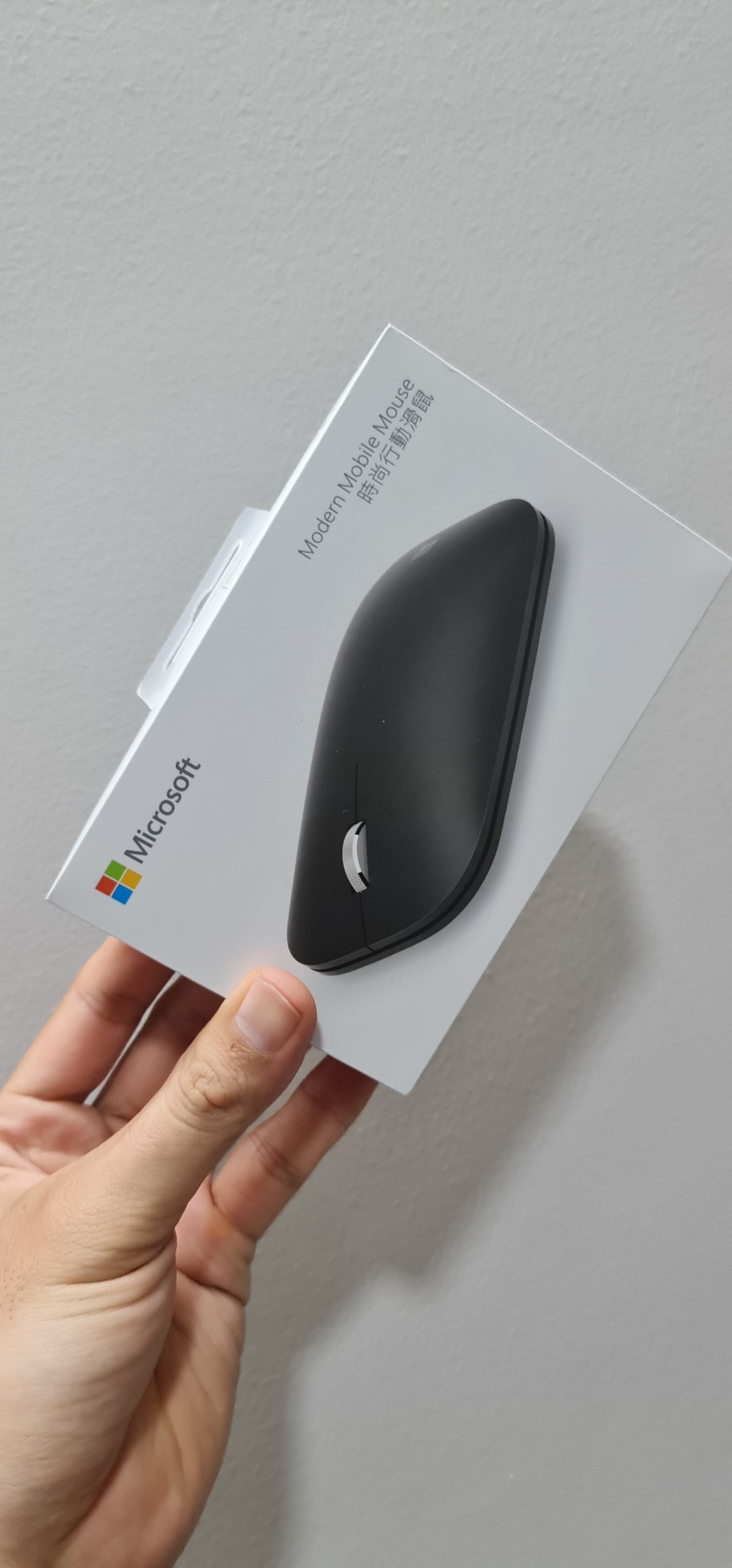 Chuột Bluetooth BlueTrack Modern Mobile màu đen Microsoft