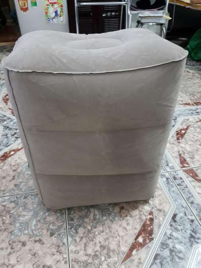 Bục kê chân. gối gác chân du lịch, văn phòng có túi bơm