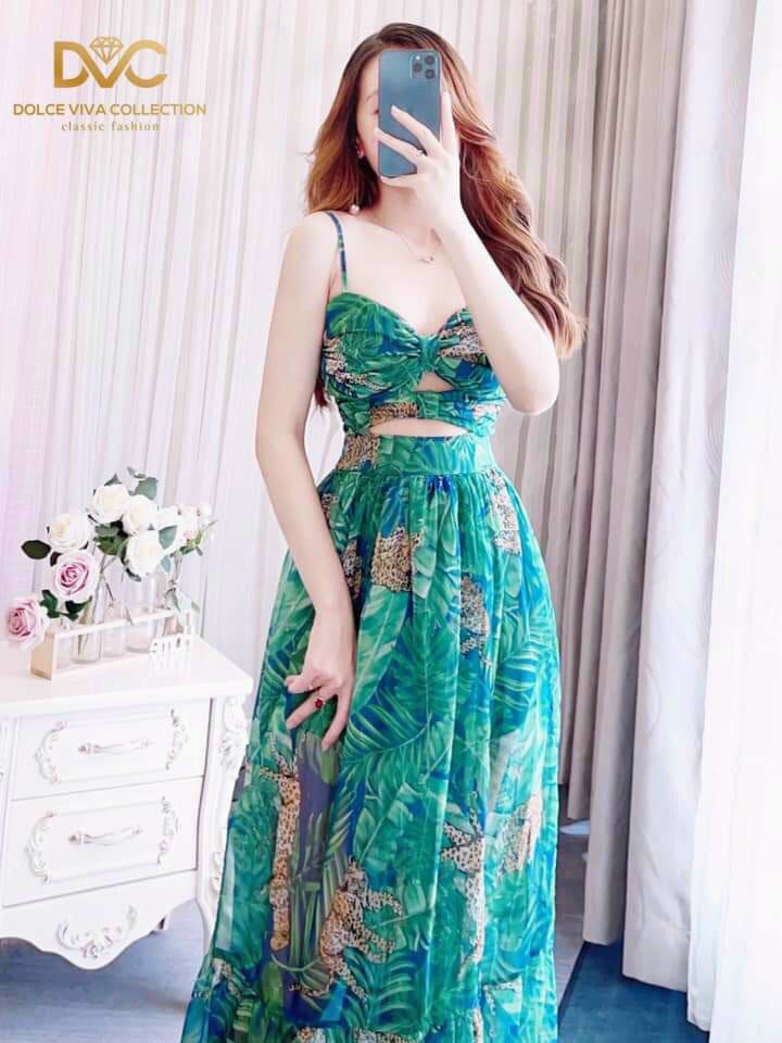 Đầm maxi hai dây khoét ngực chất voan hai lớp hoạ tiết hoa màu xanh đi biển cực xinh m535