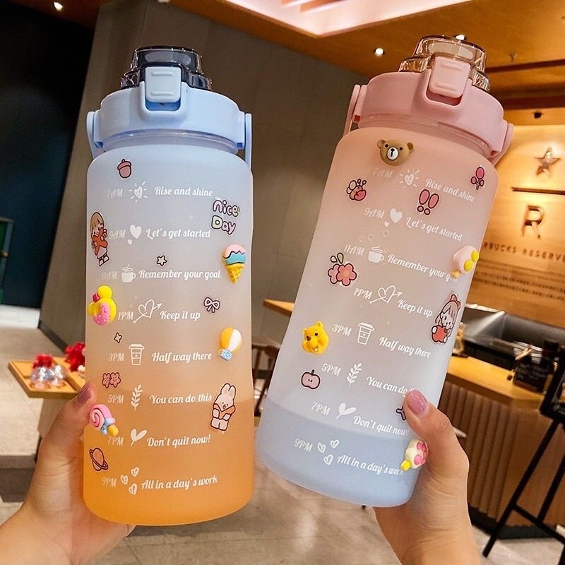 Bình nước 2 lít nhắc uống nước - bình dành cho người lười uống nước có vạch chia nhắc báo giờ uống nước tặng ống hút xịn và sticker dễ thương.