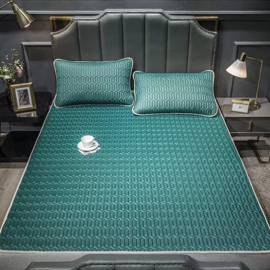 Ga trải giường chiếu điều hòa cao cấp và hai vỏ gối cao su non siêu êm mát mùa hè ấm mùa đông