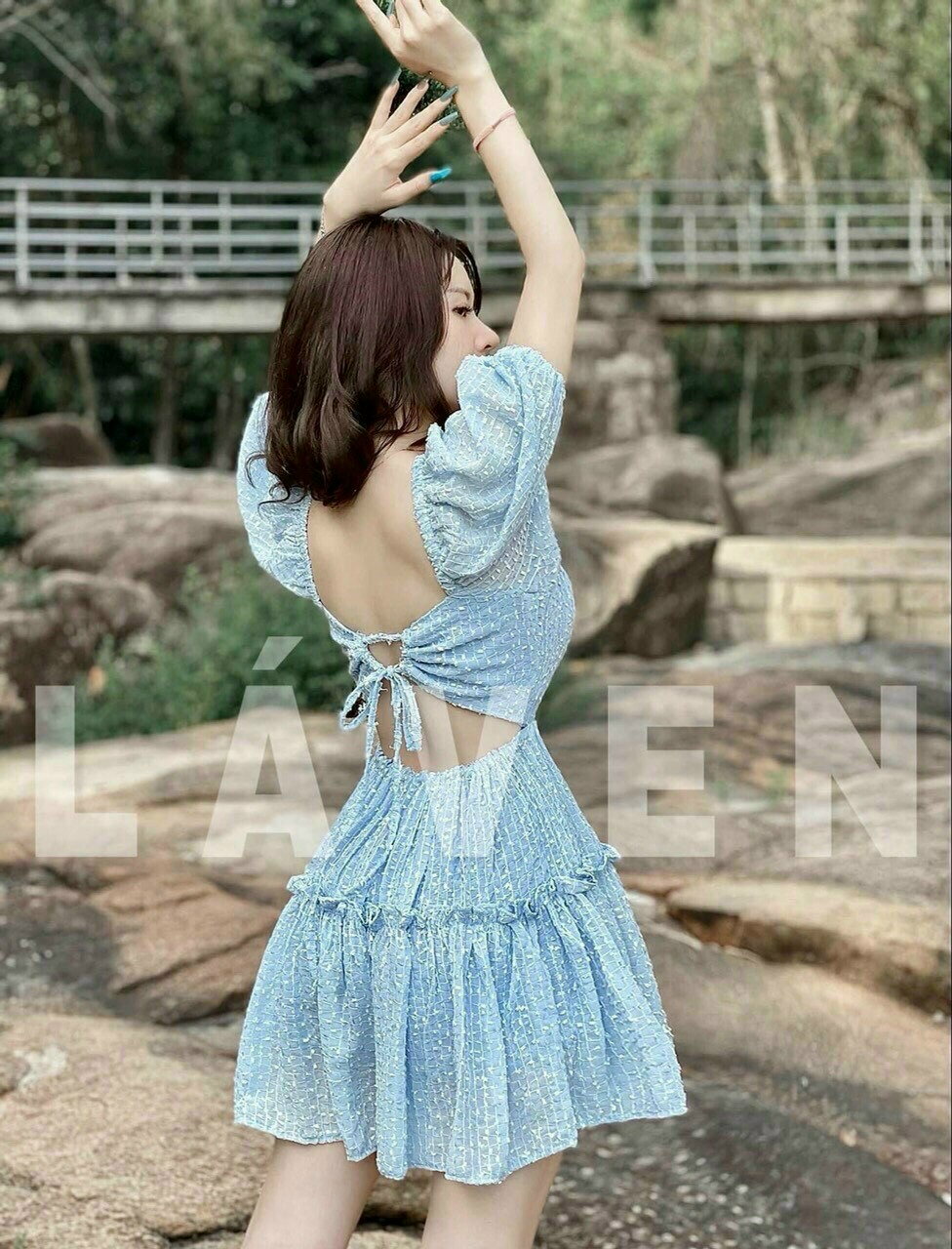 Đầm cổ vuông tay phồng