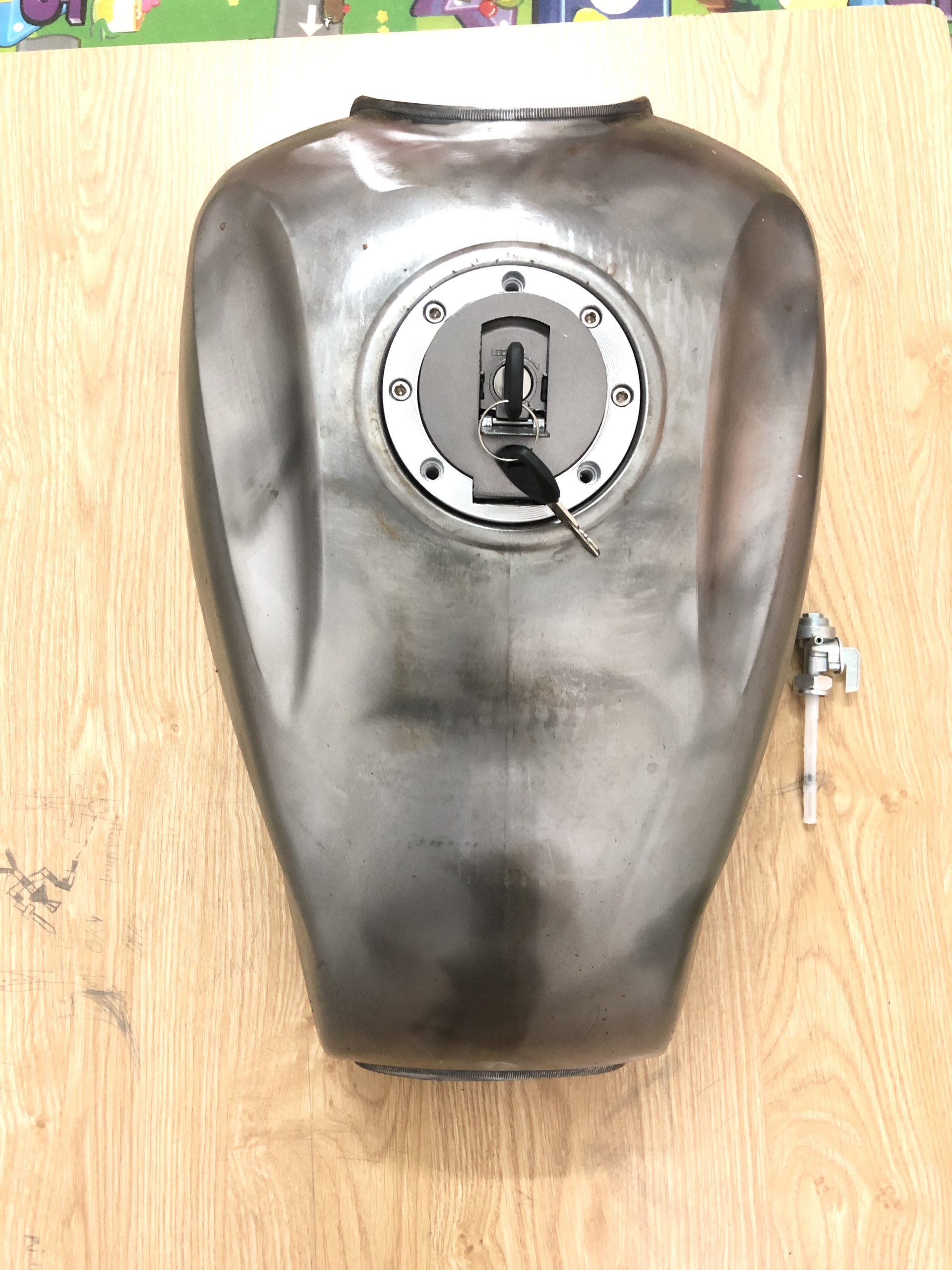 Bình xăng độ gò lớn, đầy đủ nắp khóa bình xăng đi kèm, độ classic, cafe racer....