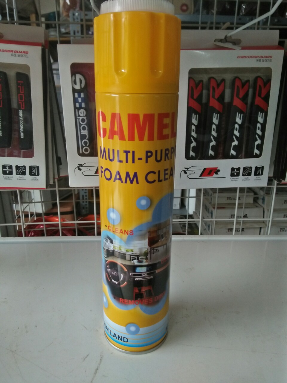 Chai xịt bọt vệ sinh nội thất ô to, chai đánh bóng nội thất ô tô Camel