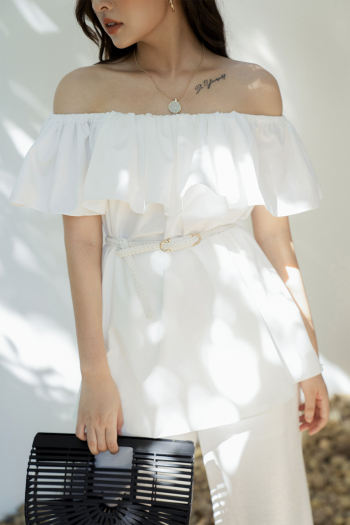 Her 25 - Áo trễ vai bèo trắng