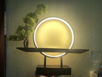 kệ đèn led kèm cây đặt tượng trang trí sử dụng điện 220v- kệ gỗ đặt tượng trang trí decor tiểu cảnh phối lũa bonsai