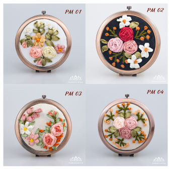 Gương trang điểm bỏ túi thêu ruy băng