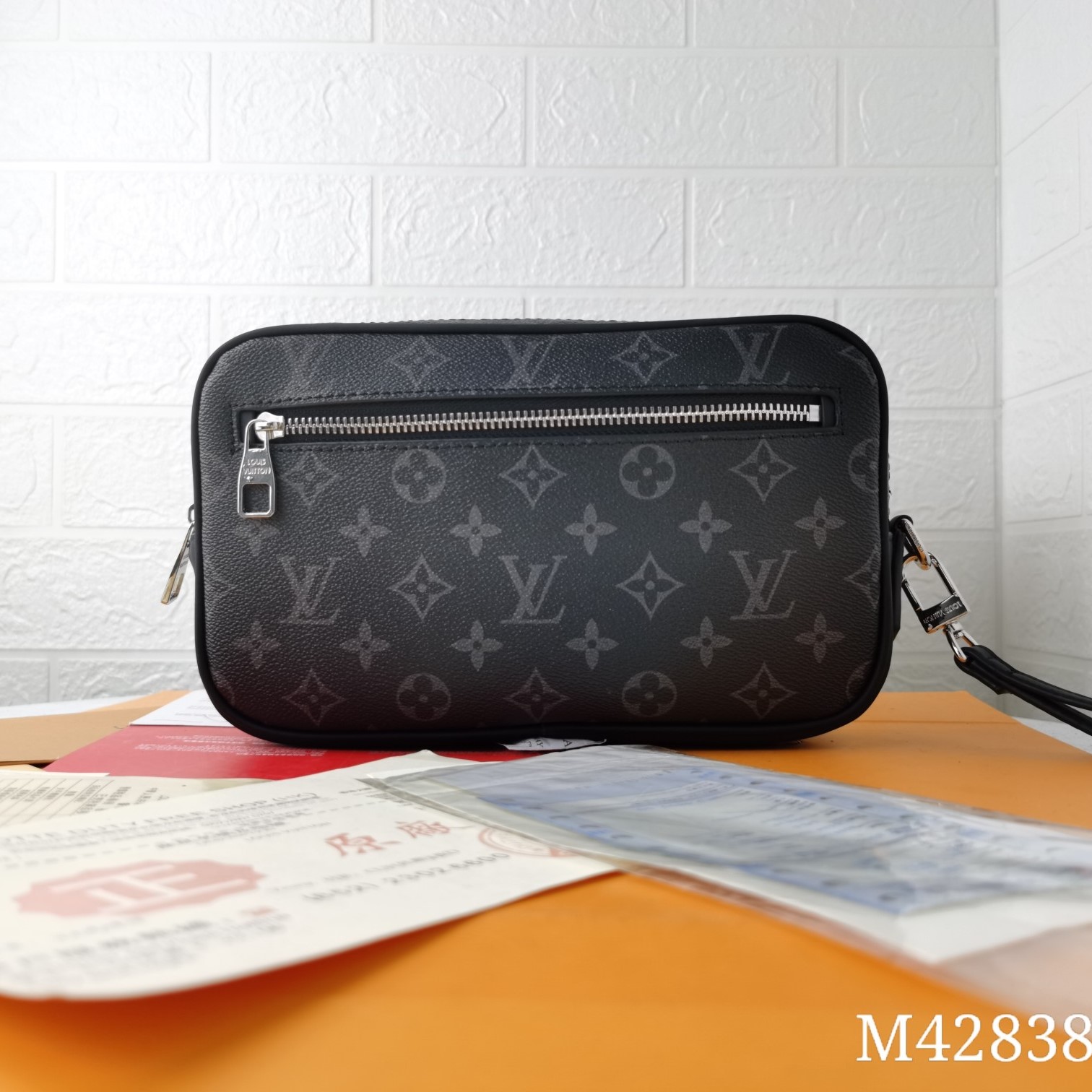 Wearable Wallets Collection for Men  LOUIS VUITTON
