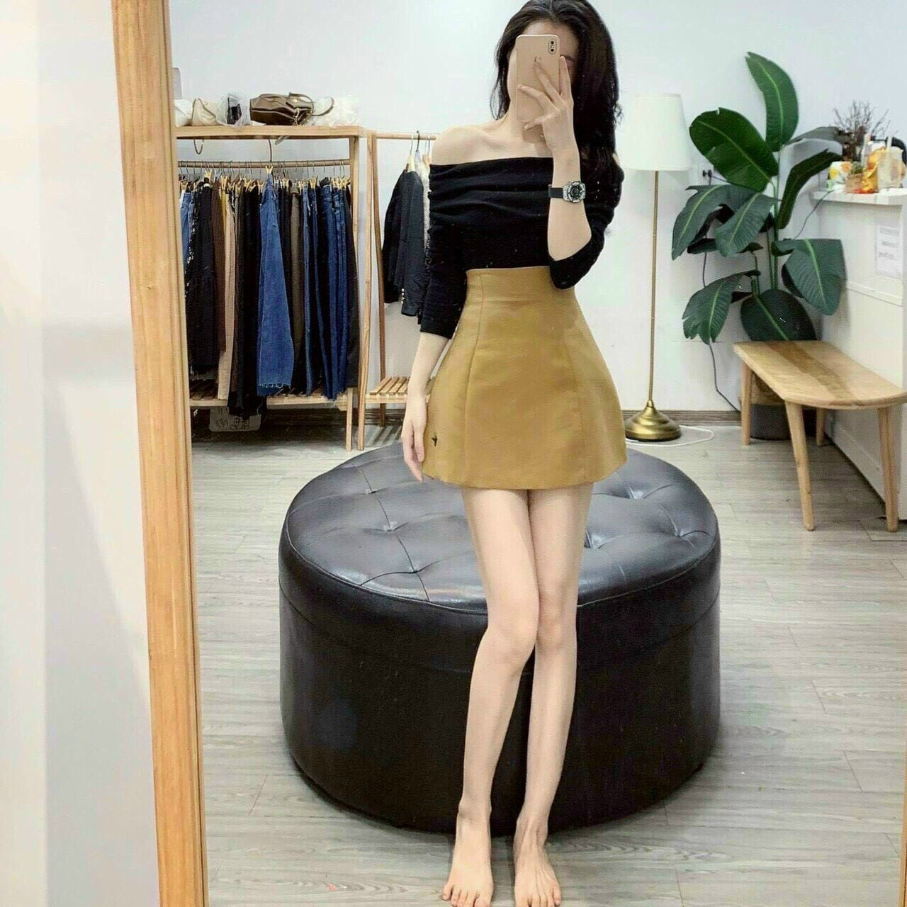 Chân váy cạp cao thêu hình chị ong nâu nâu