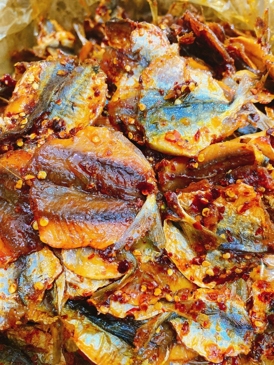 Khô cá chỉ vàng rim sa tế, hủ pét 200gr