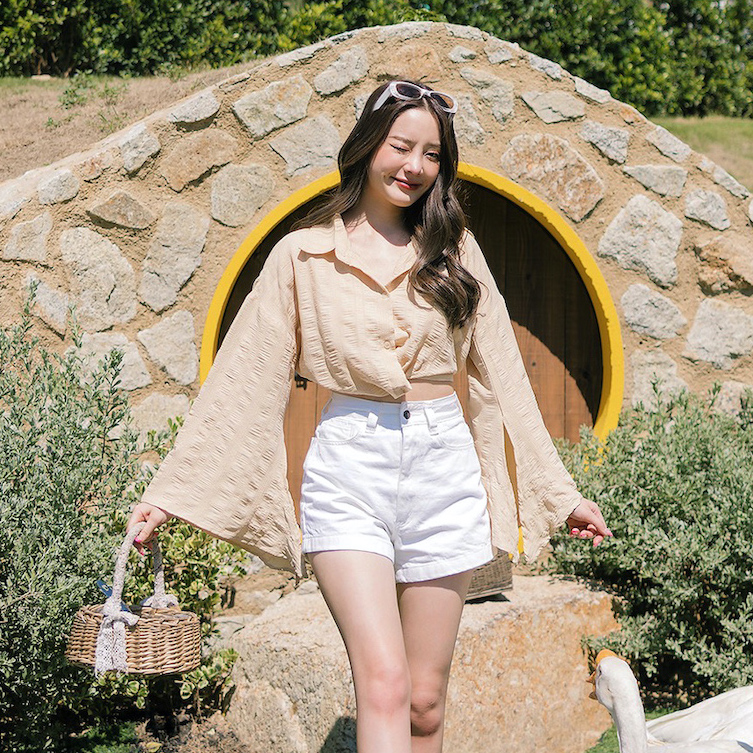 GENEDENIM เสื้อเชิ้ตแขนยาว ทรงครอป ปลายแขนบานผูกได้ รุ่น VALERIA (TOP2-005)