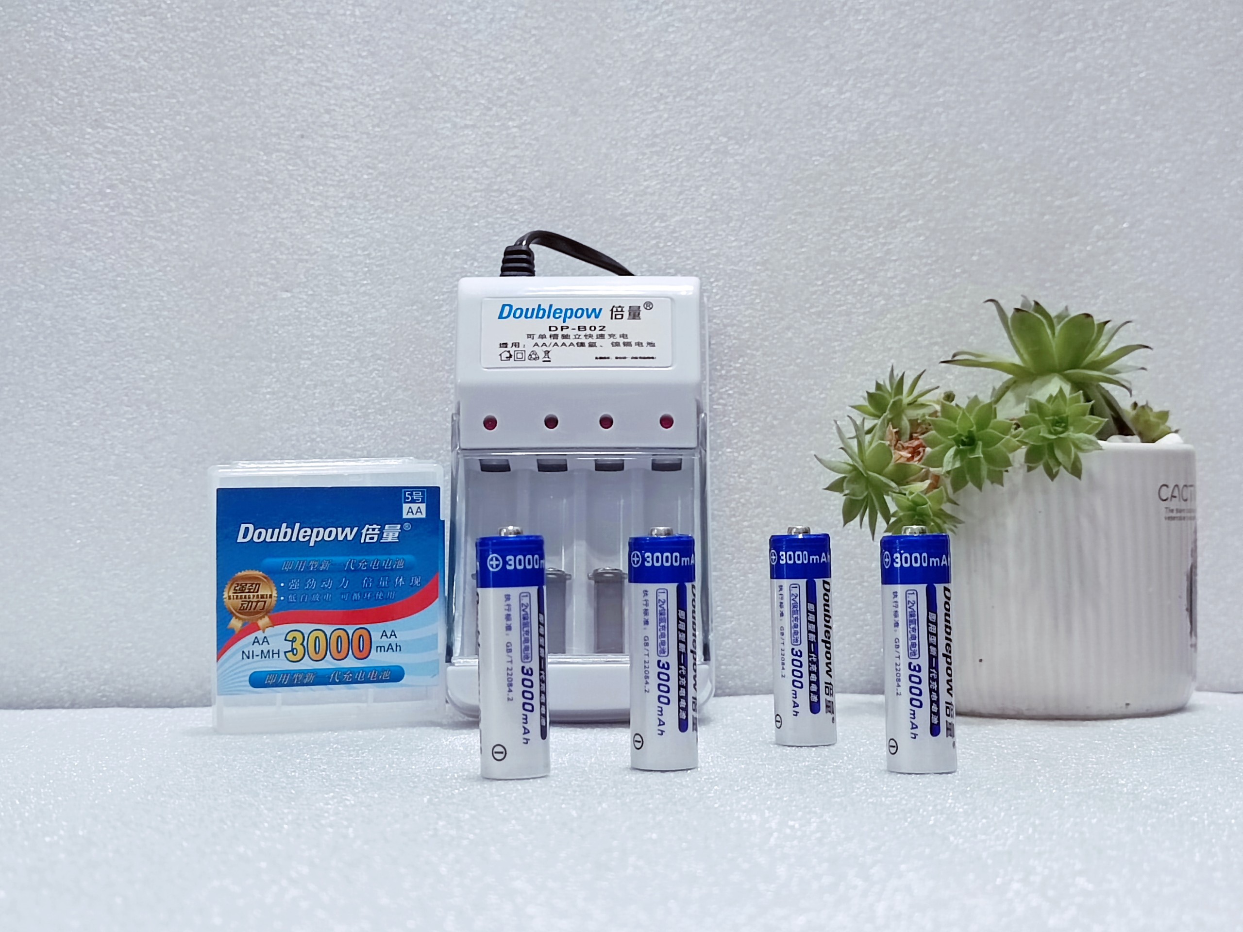 Pin sạc AA 3000mAh - 1.2V Bộ 4 pin tặng kèm đốc sạc