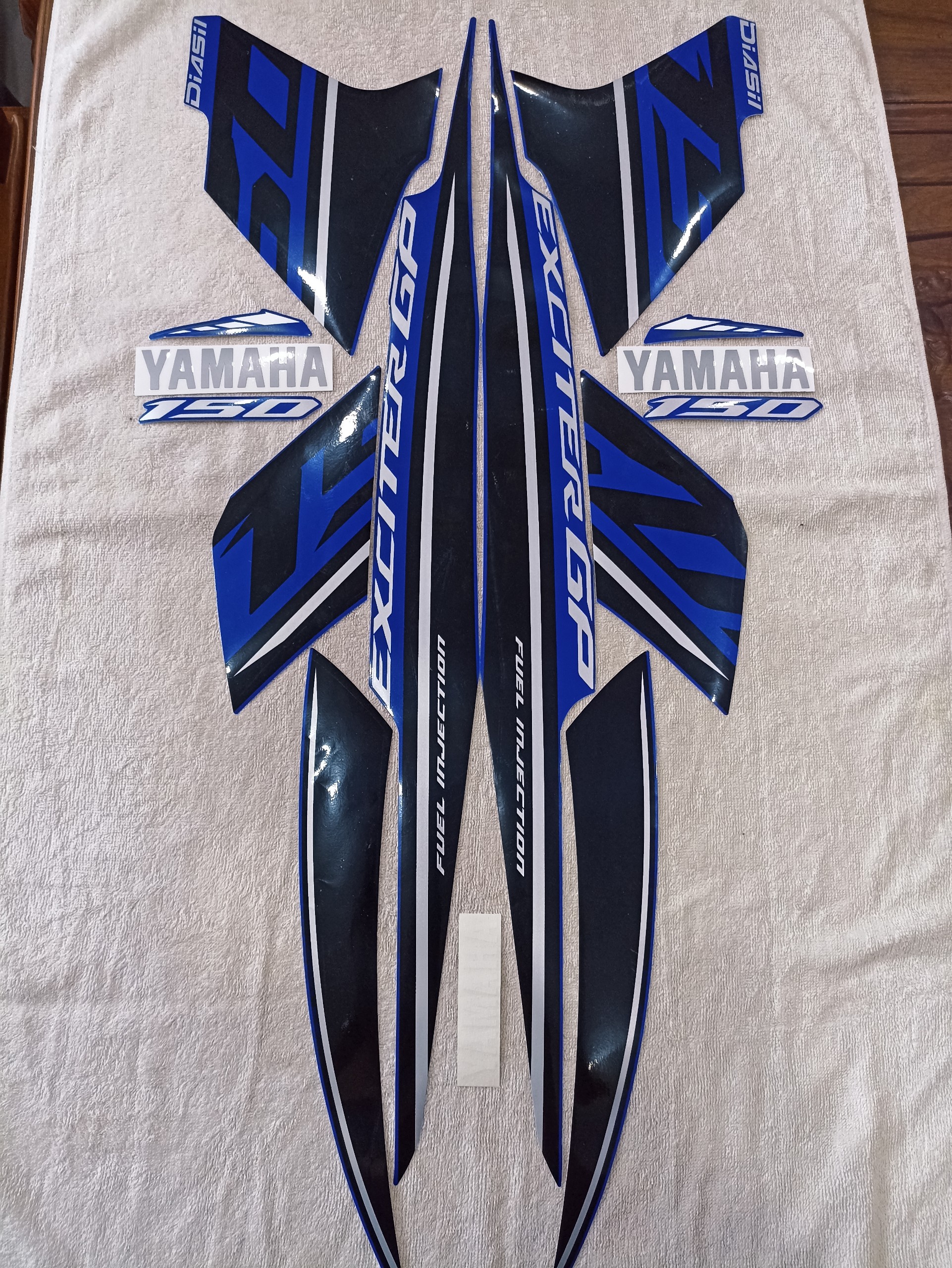 Bộ tem decal dán xe máy Yamaha Exciter 150 đời 2018 màu xanh đậm zin thái siêu đẹp