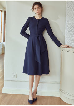 Đầm xòe cổ tròn tay dài đai vải màu xanh đen