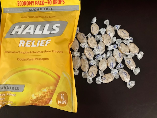 Kẹo ngậm ho HALLS Sugar Free Honey Lemon Flavor Cough Drops