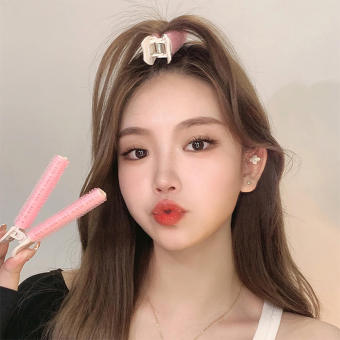 Kẹp phồng chân tóc giúp làm phồng chân tóc mái bồng bềnh