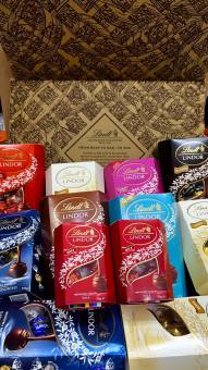 Kẹo socola (chocolate) Lindt Lindor 8 vị 197GR