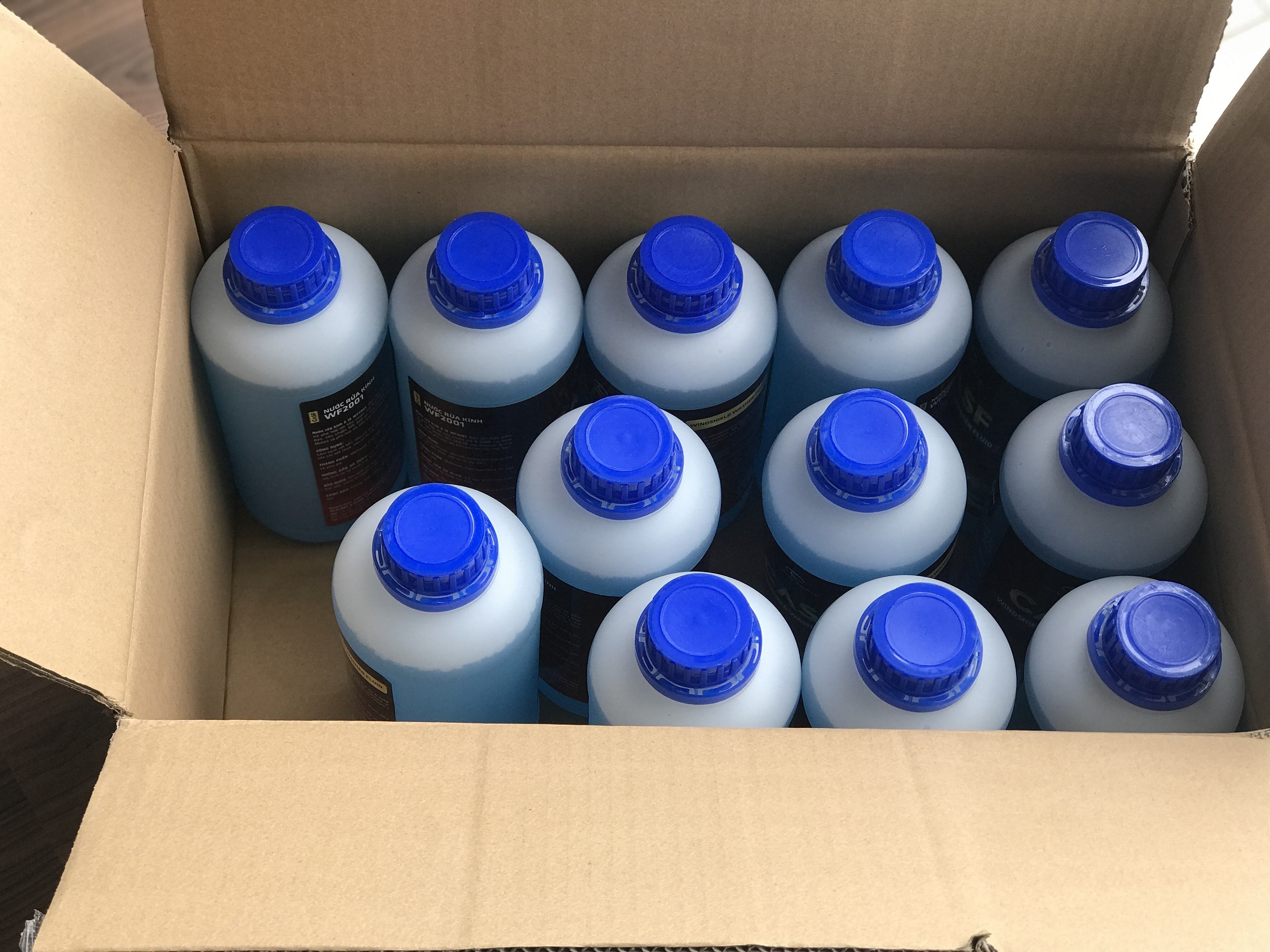Combo giá rẻ thùng 10 chai nước rửa kính ôtô washer fluid 1 lít wf2001 mẫu mới nhất hàng hãng