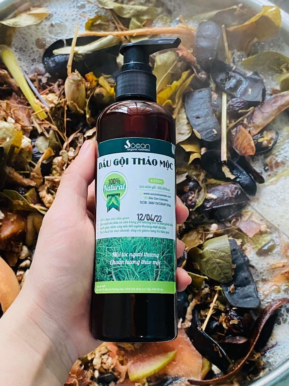 Dầu gội đầu thảo mộc sóc con 250ml