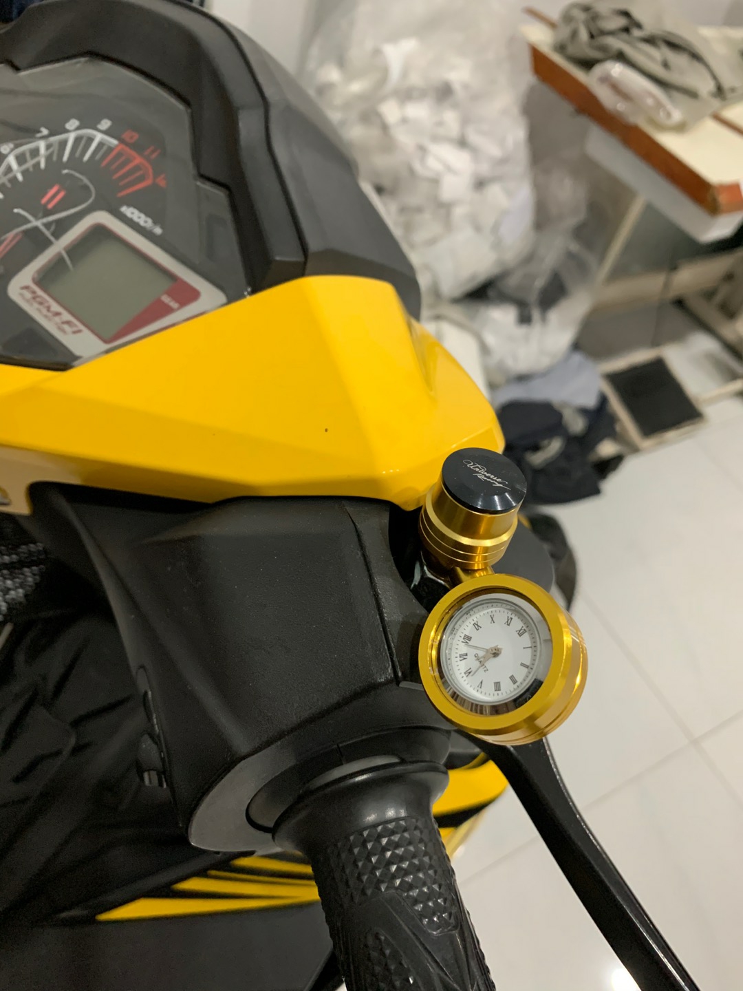 Đồng Hồ xem giờ gắn chân gương xe tăng ốc & pin