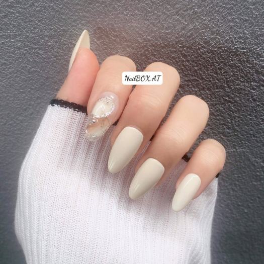 10+ mẫu nail form thang đơn giản tạo phong cách quý cô
